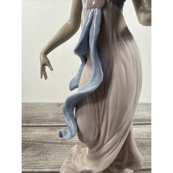 Lladro Spring Flirtation 6365 Pristine Condition - Picture 8 of 12